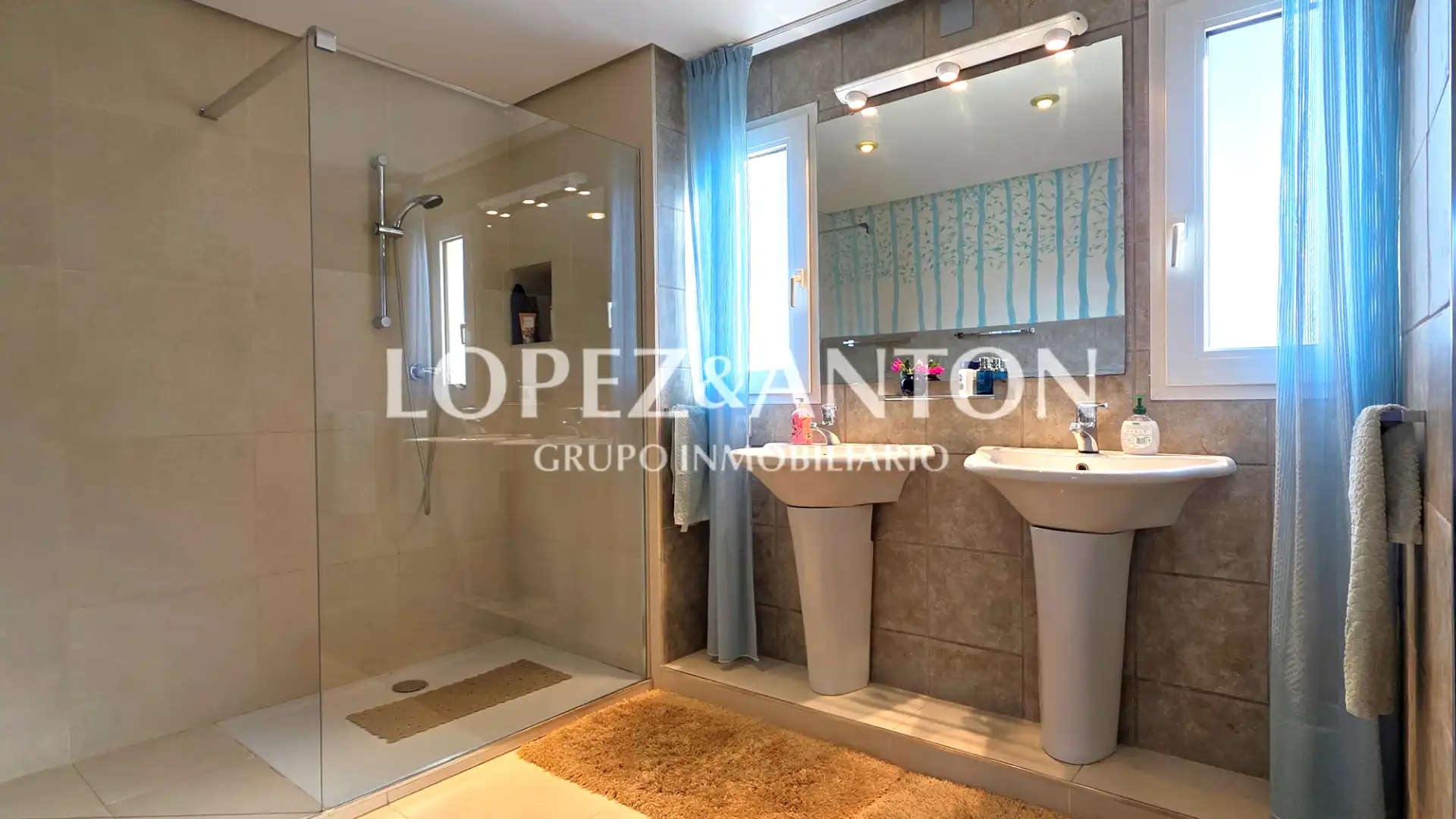 Bathroom of Houses for sale in L'Eliana  with Air Conditioner, Private garden and Terrace