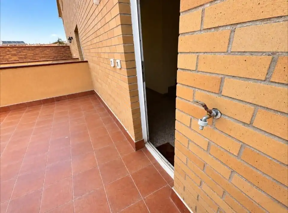 Terraza de Piso en venta en La Puebla de Alfindén con Calefacción, Terraza y Trastero