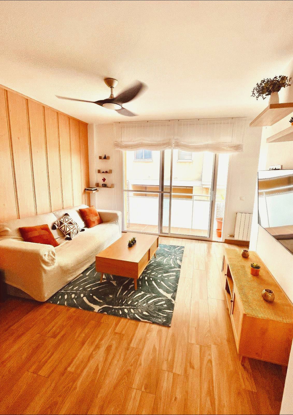 Living room of Flat for sale in El Vendrell  with Heating, Parquet flooring and Balcony