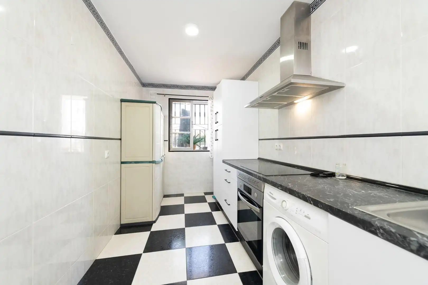 Cocina de Casa adosada en venta en Rincón de la Victoria con Terraza y Piscina comunitaria