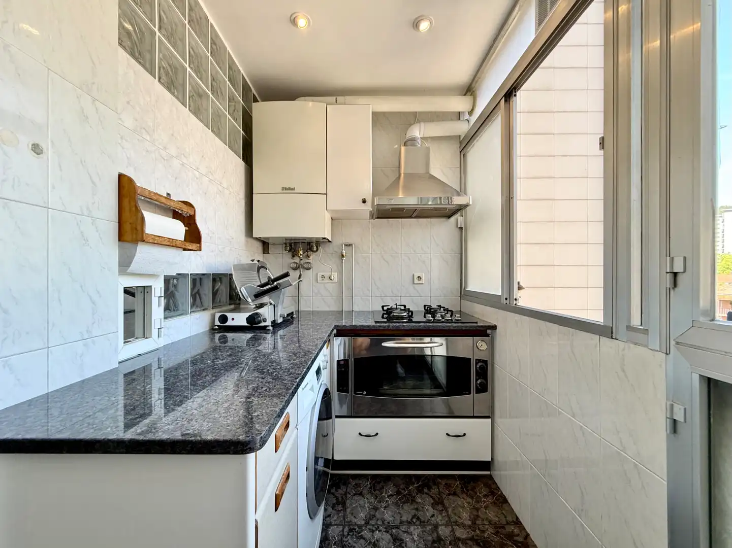 Küche von Wohnung zum Verkauf in Donostia - San Sebastián  mit Heizung, Terrasse und Möbliert