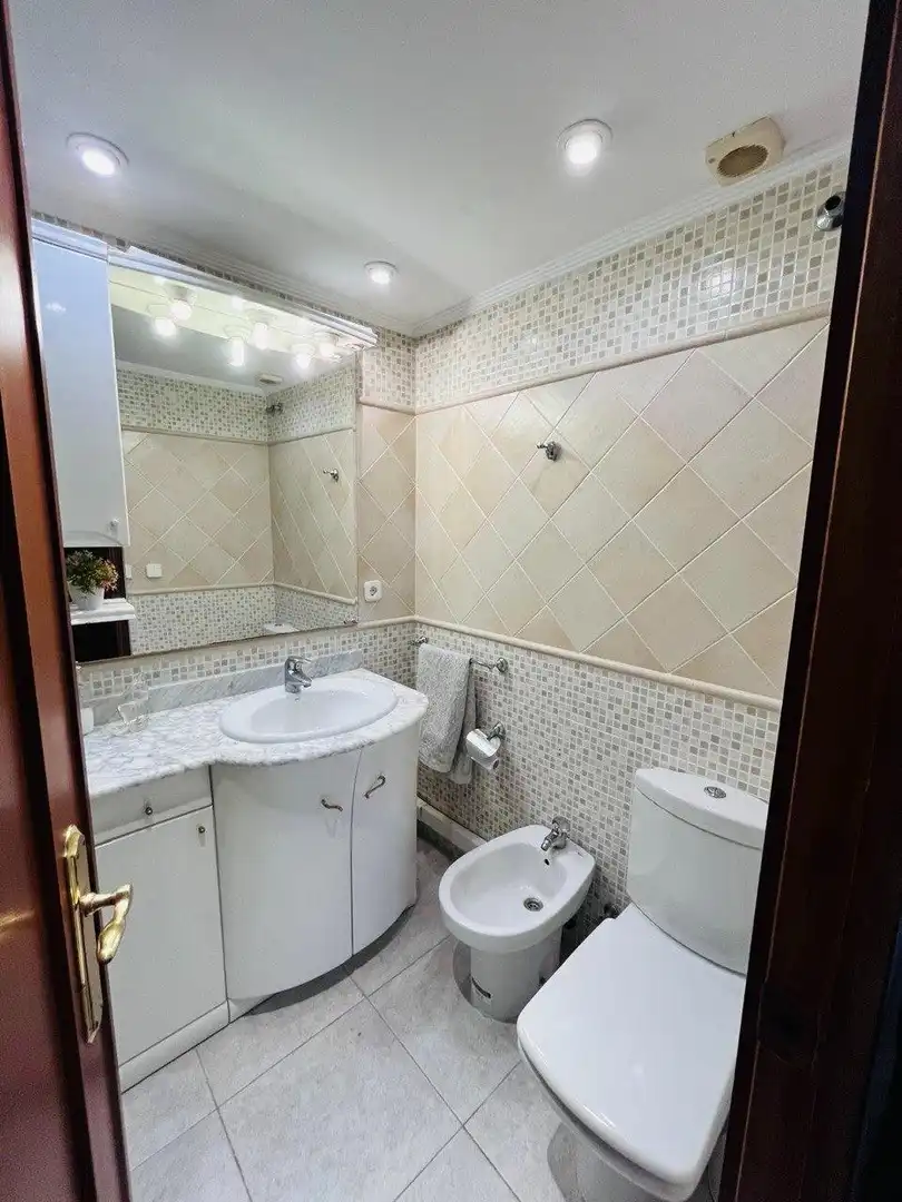 Bathroom of Flat for sale in Sueca  with Air Conditioner, Private garden and Storage room