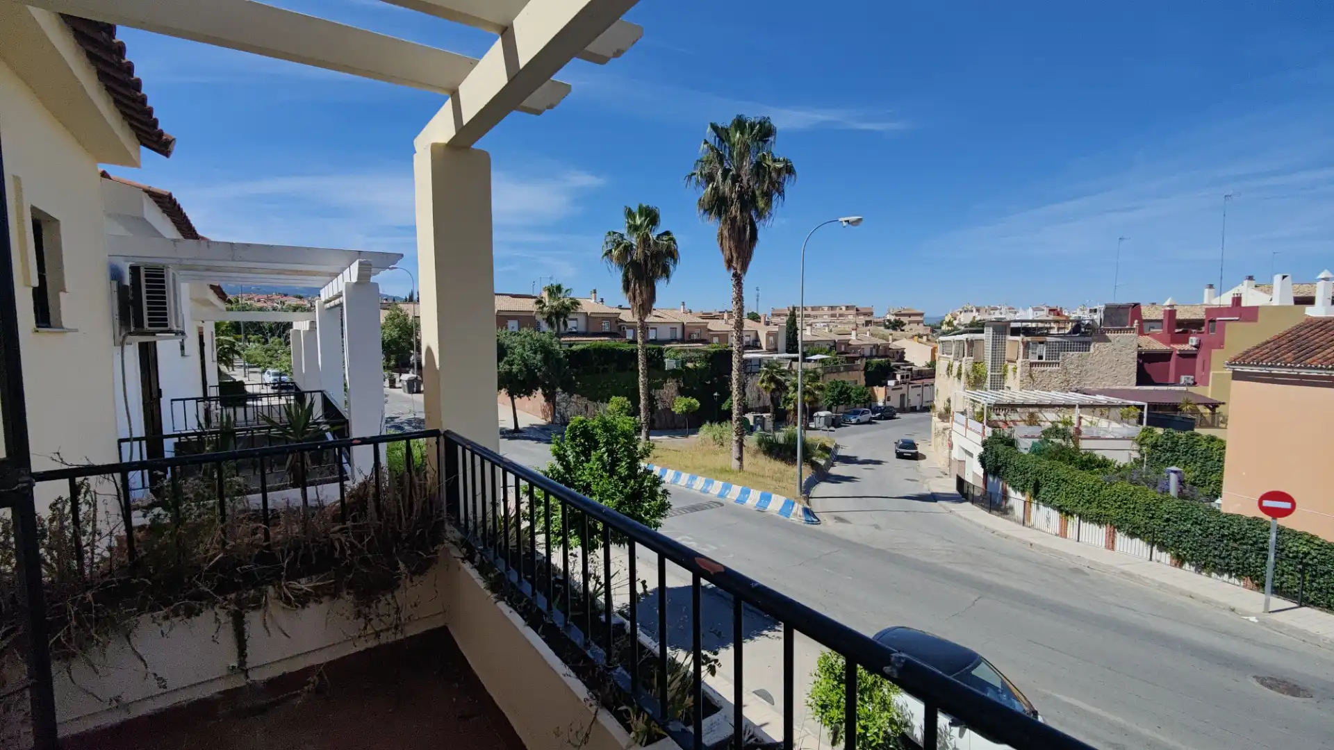 Vista exterior de Casa adosada en venta en Huétor Vega con Calefacción, Jardín privado y Piscina