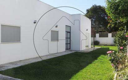 Vista exterior de Casa o xalet en venda en Punta Umbría amb Calefacció, Jardí privat i Alarma