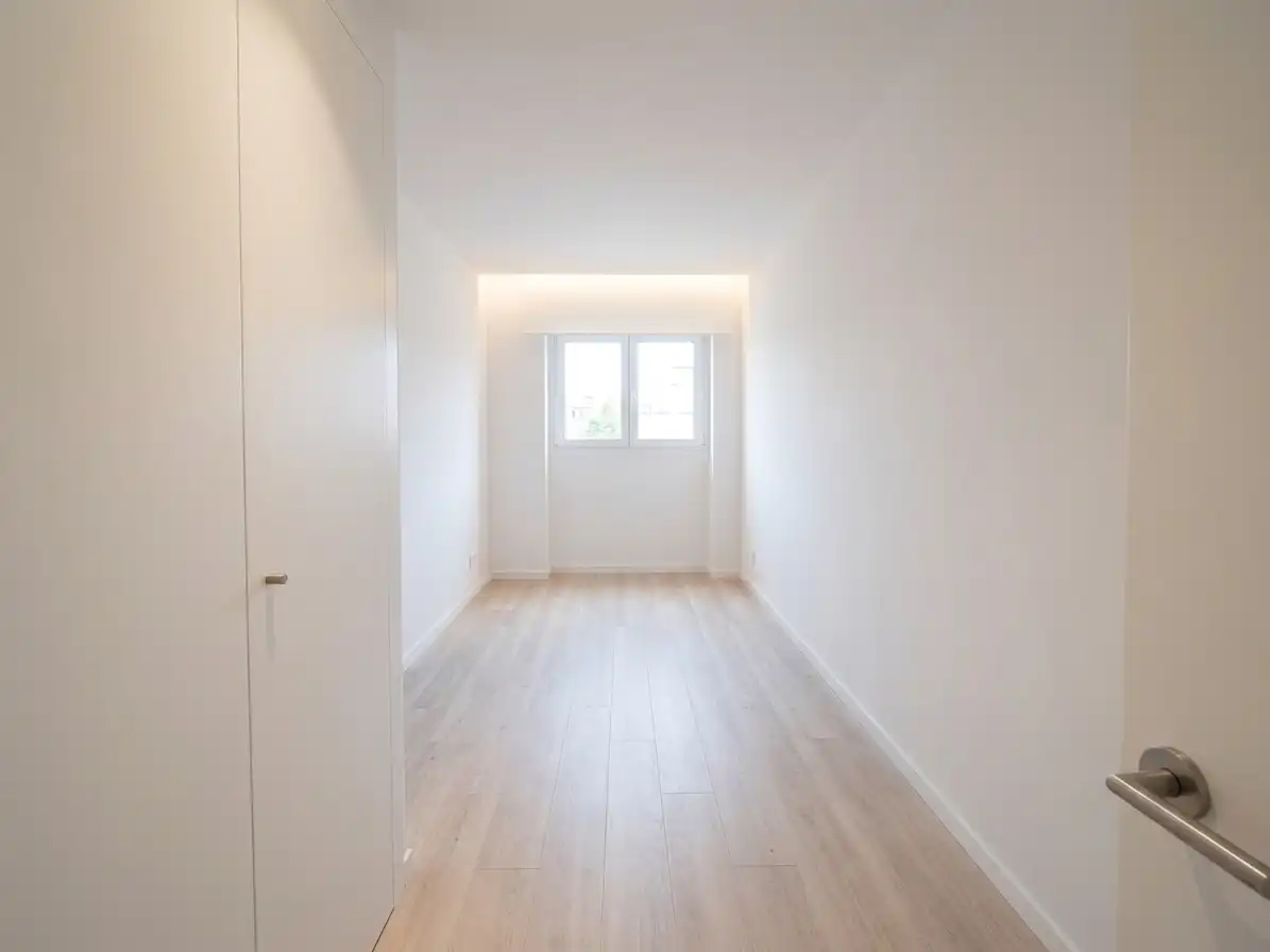 Bedroom of Flat for sale in Girona  with Air Conditioner, Heating and Parquet flooring