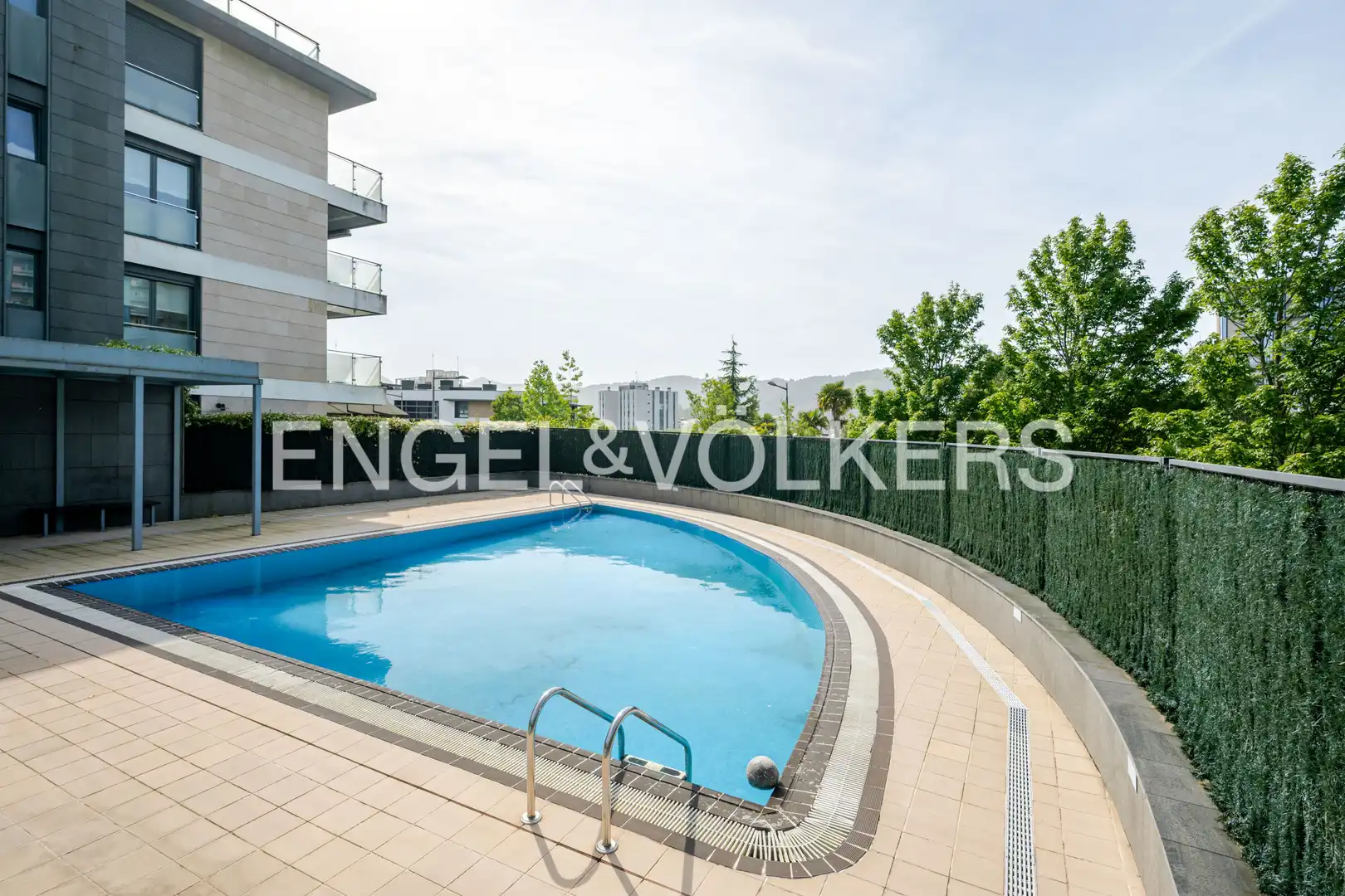 Schwimmbecken von Wohnung zum Verkauf in Donostia - San Sebastián  mit Heizung, Terrasse und Schwimmbad