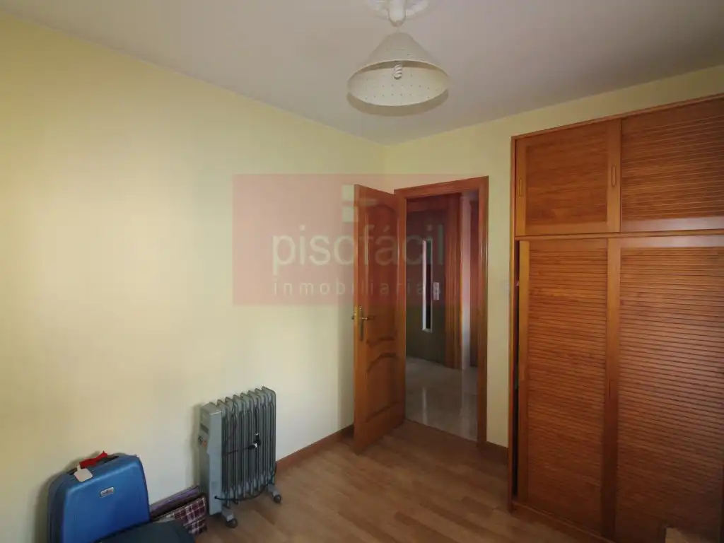 Dormitori de Casa o xalet en venda en Lugo amb Terrassa