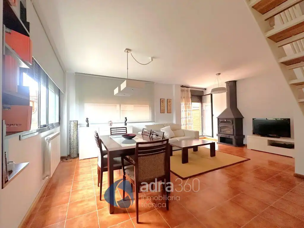 Sala d'estar de Casa o xalet en venda en Cirueña amb Calefacció, Jardí privat i Terrassa