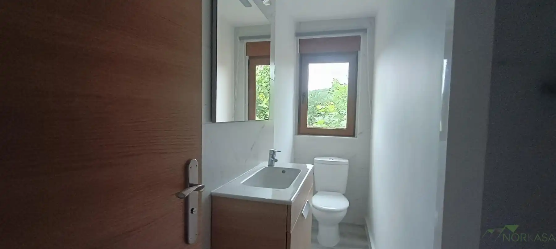 Bany de Apartament en venda en Oviedo  amb Calefacció i Moblat