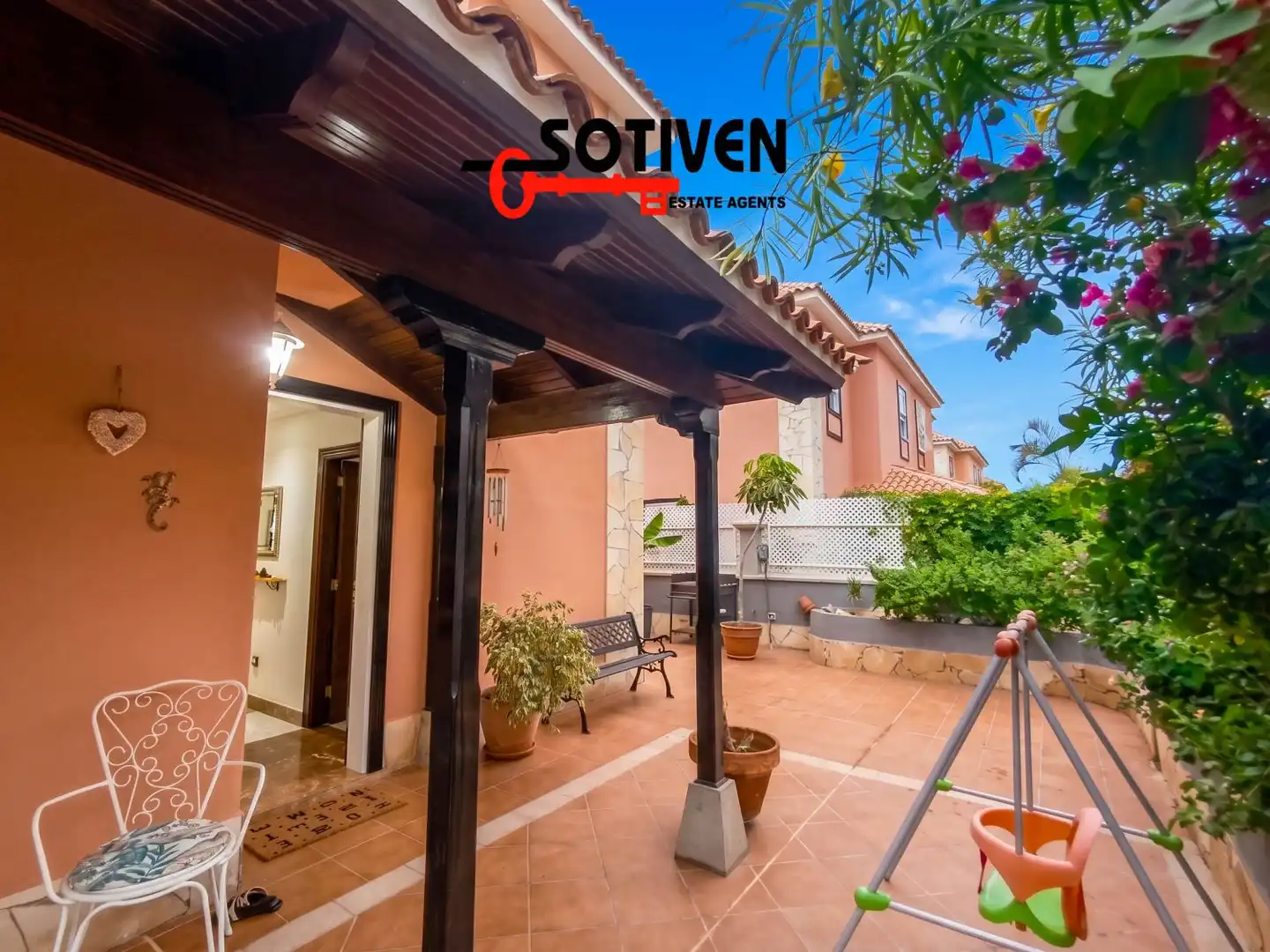 Vista exterior de Casa o xalet de lloguer en Adeje amb Terrassa, Balcó i Piscina comunitària