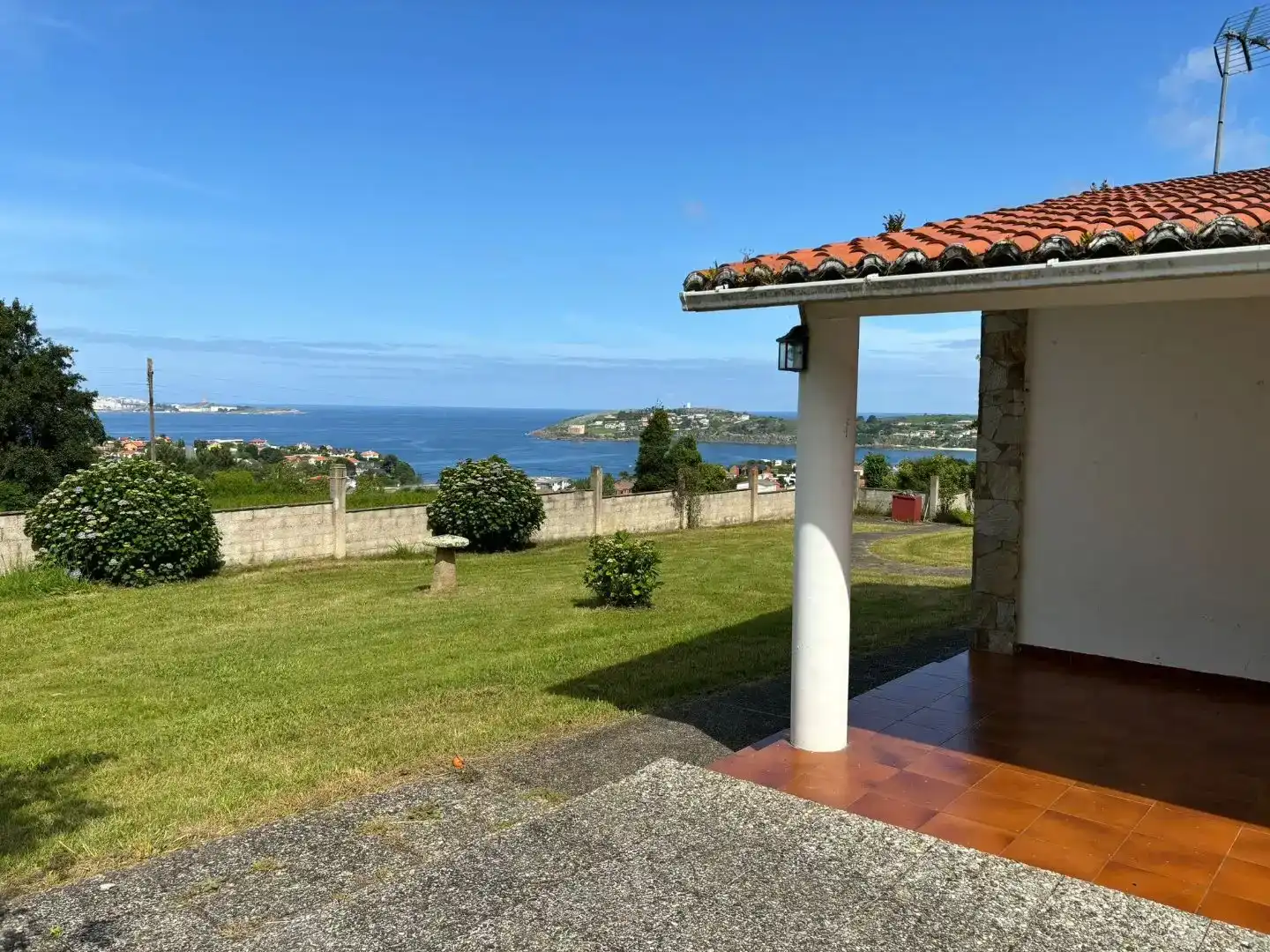 Exterior view of Houses for rent in Oleiros  with Private garden, Storage room and Furnished