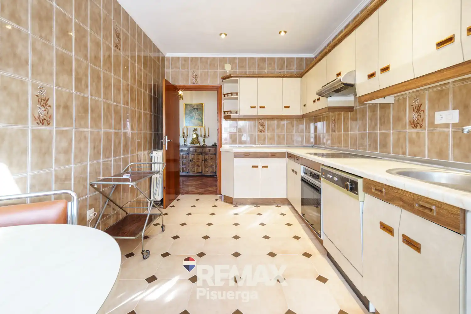 Cuina de Casa o xalet en venda en Venta de Baños amb Jardí privat, Terrassa i Traster