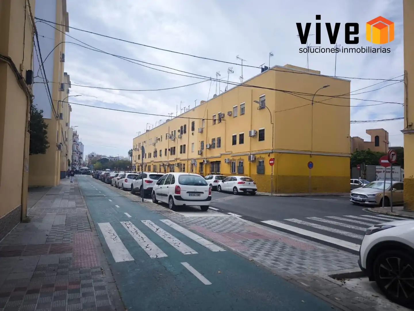 Exterior view of Flat for sale in Sevilla  with Air Conditioner