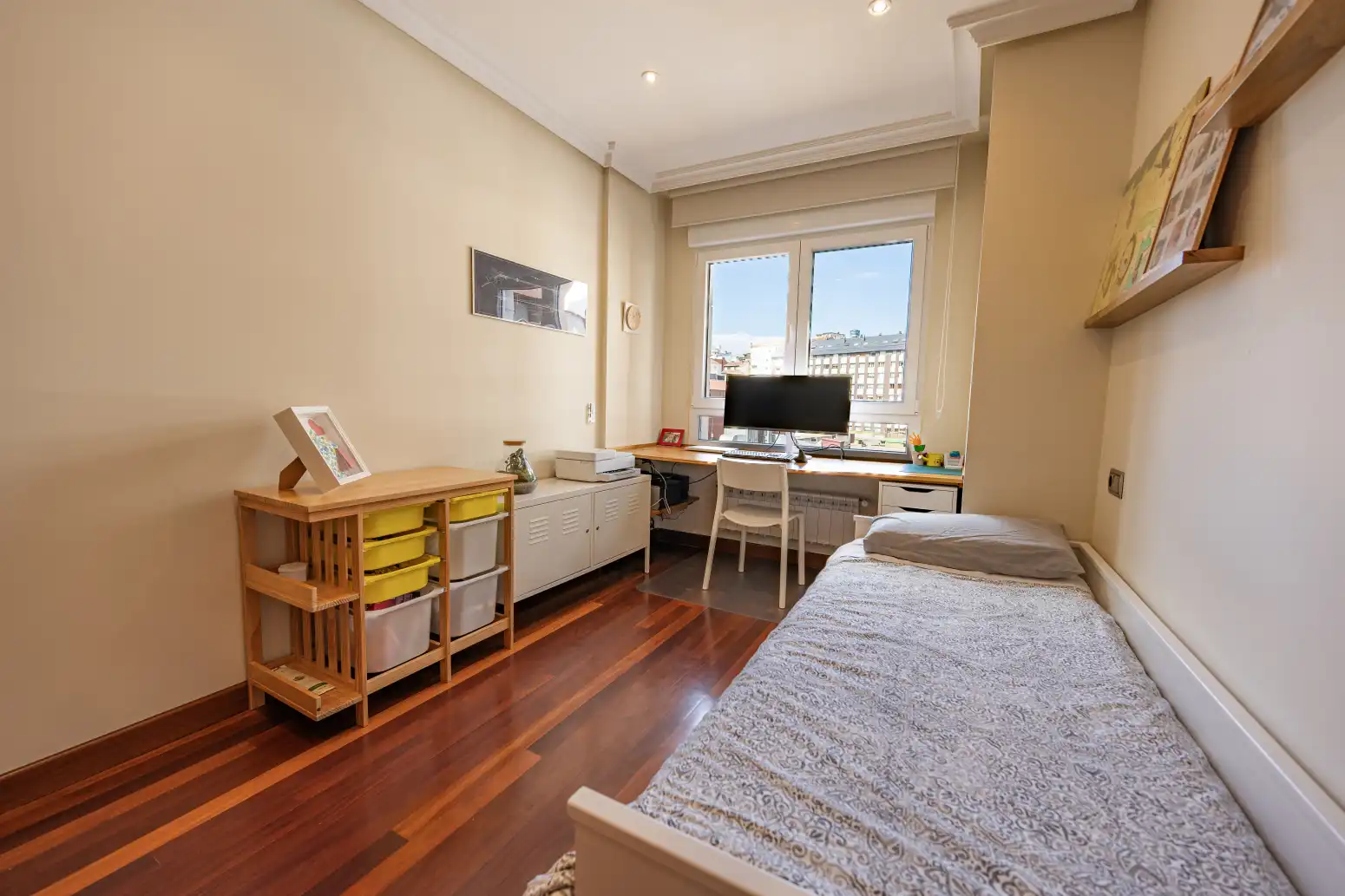 Schlafzimmer von Wohnung zum Verkauf in Oviedo  mit Heizung, Privatgarten und Abstellraum