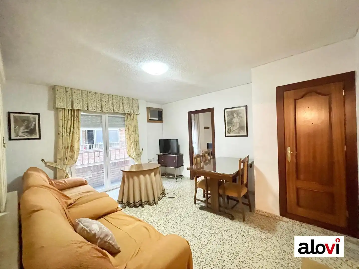 Flat with lift to rent in Beiro