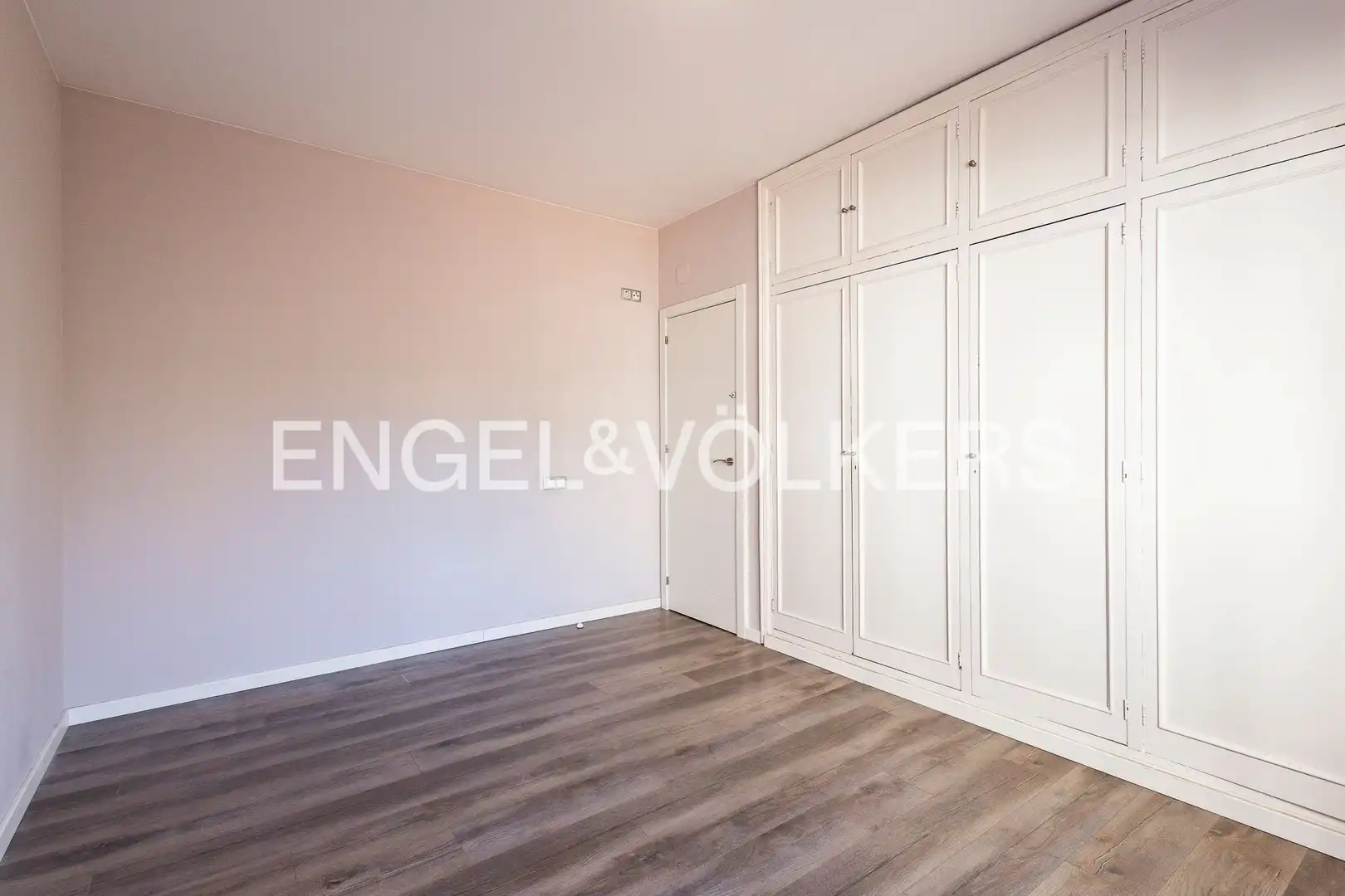 Schlafzimmer von Wohnung zum Verkauf in Barcelona mit Klimaanlage, Heizung und Parkett