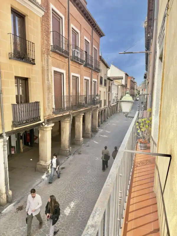 Vista exterior de Pis en venda en Alcalá de Henares amb Calefacció