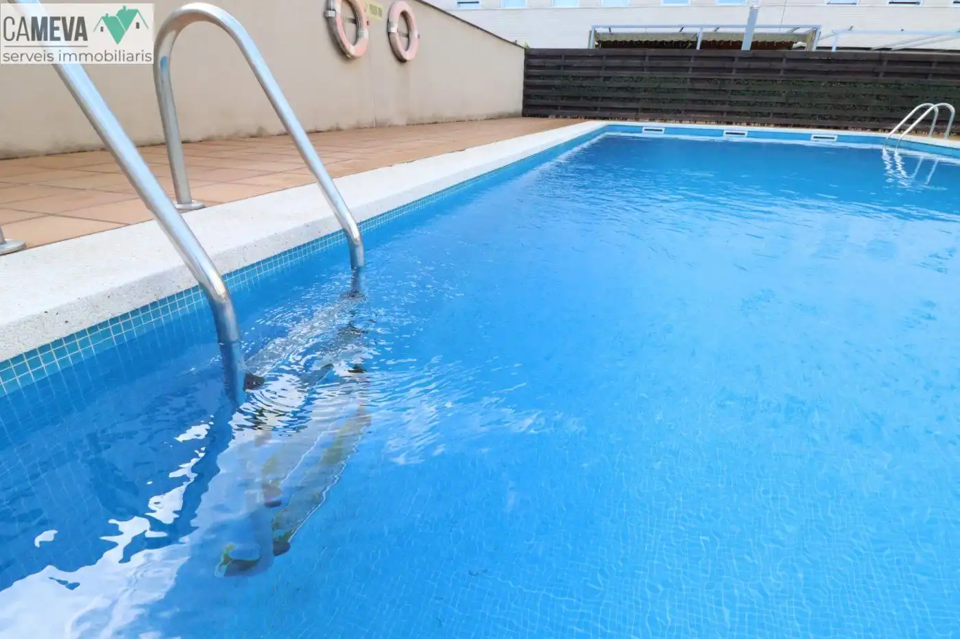 Schwimmbecken von Wohnung zum Verkauf in Barberà del Vallès mit Klimaanlage, Heizung und Privatgarten