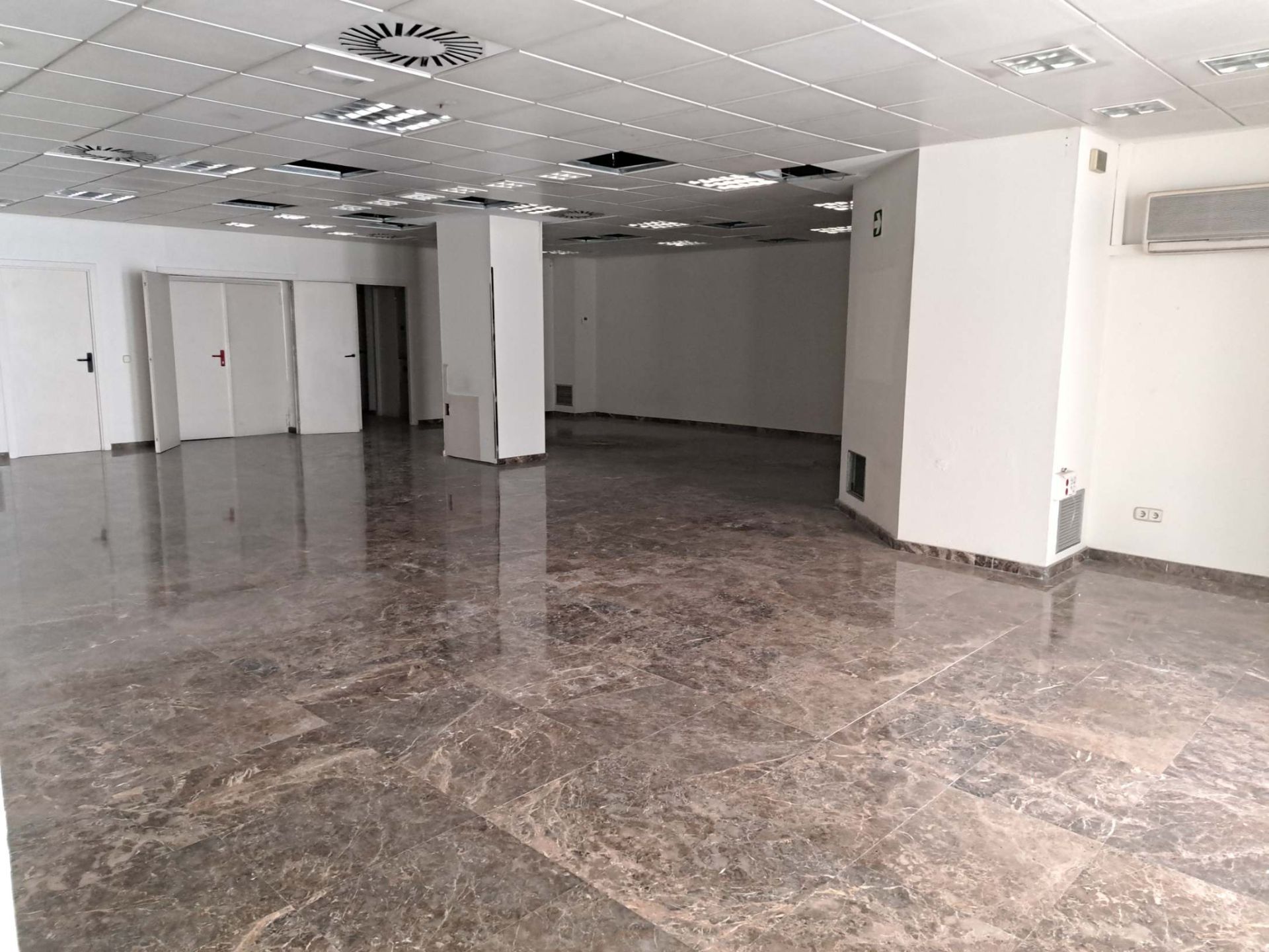 Premises for sale in  Zaragoza Capital  with Air Conditioner