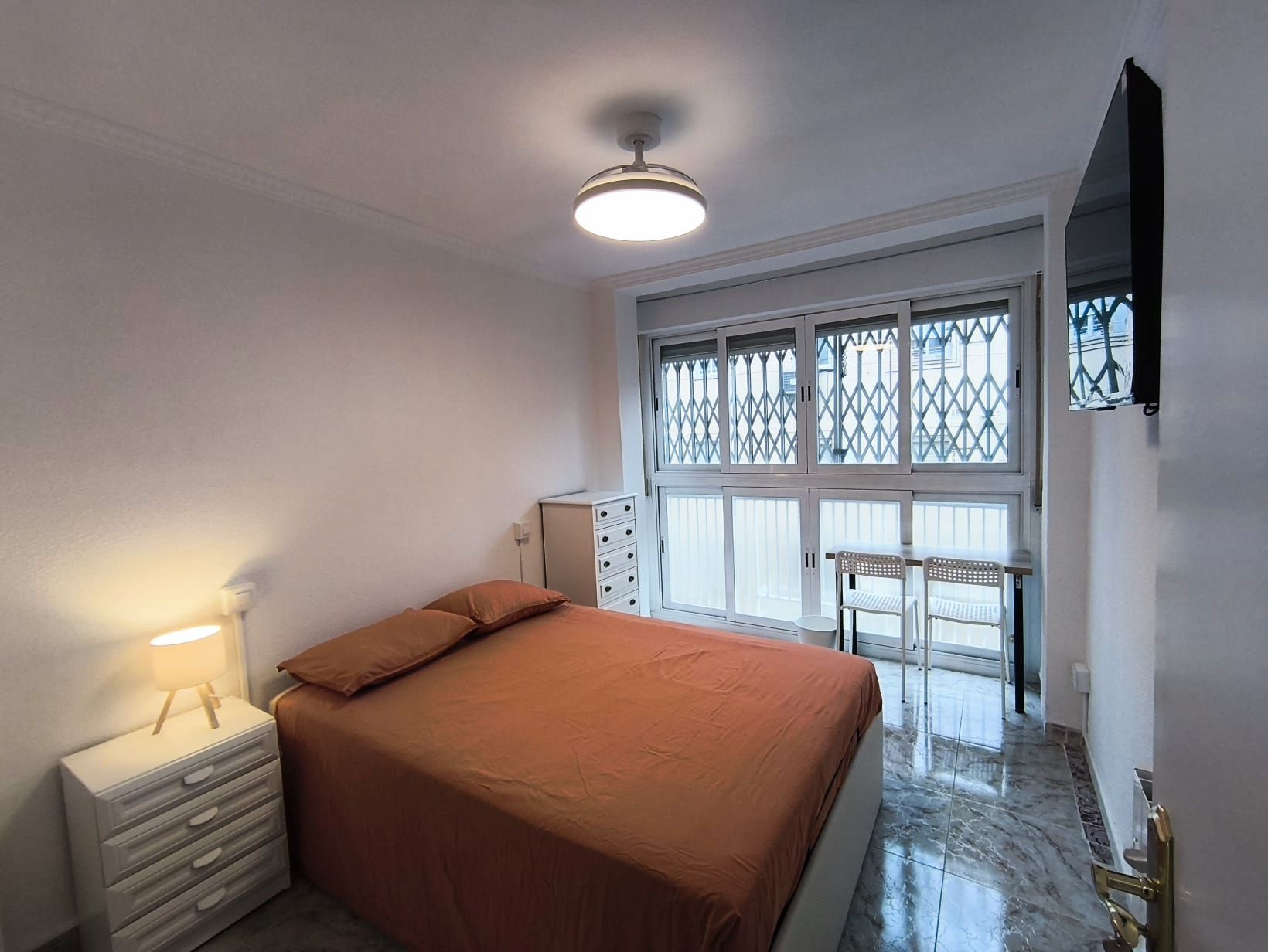 Dormitori de Pis per a compartir en  Madrid Capital amb Calefacció, Terrassa i Moblat