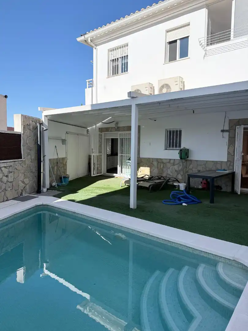 Casa bifamiliare con terrazza in vendita a Carrer Corts Valencianes, imagen 4
