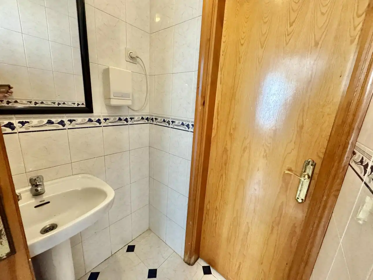 Baño de Local en venta en Maello con Aire acondicionado