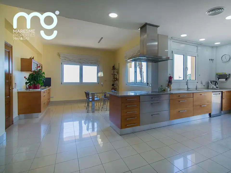 Cocina de Casa o chalet en venta en Tiana con Aire acondicionado, Calefacción y Jardín privado