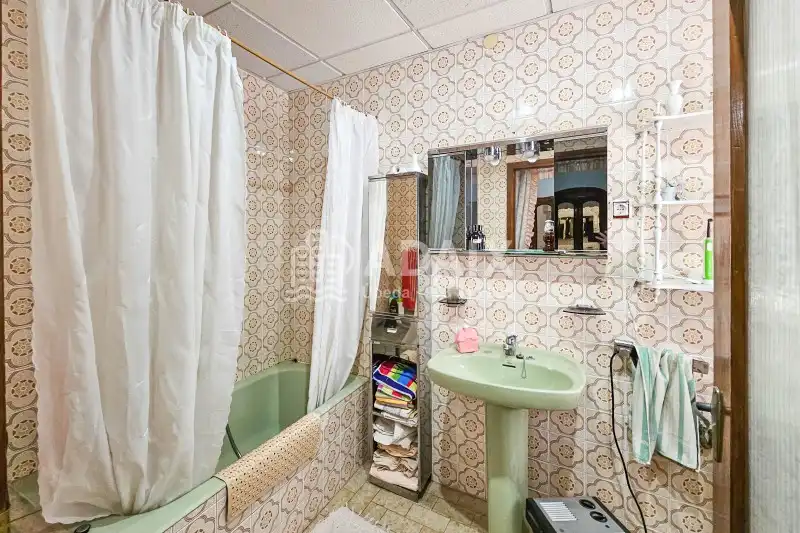 Bany de Casa o xalet en venda en Úbeda amb Terrassa, Traster i Balcó