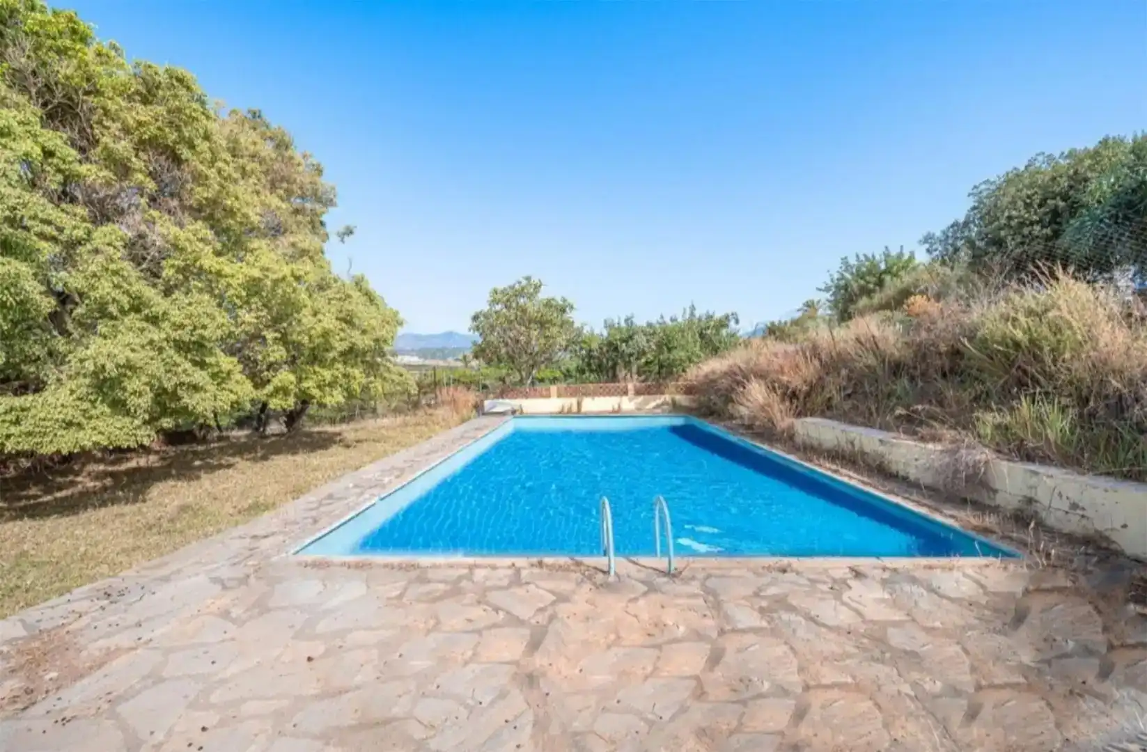 Piscina de Terreno en venta en Estepona