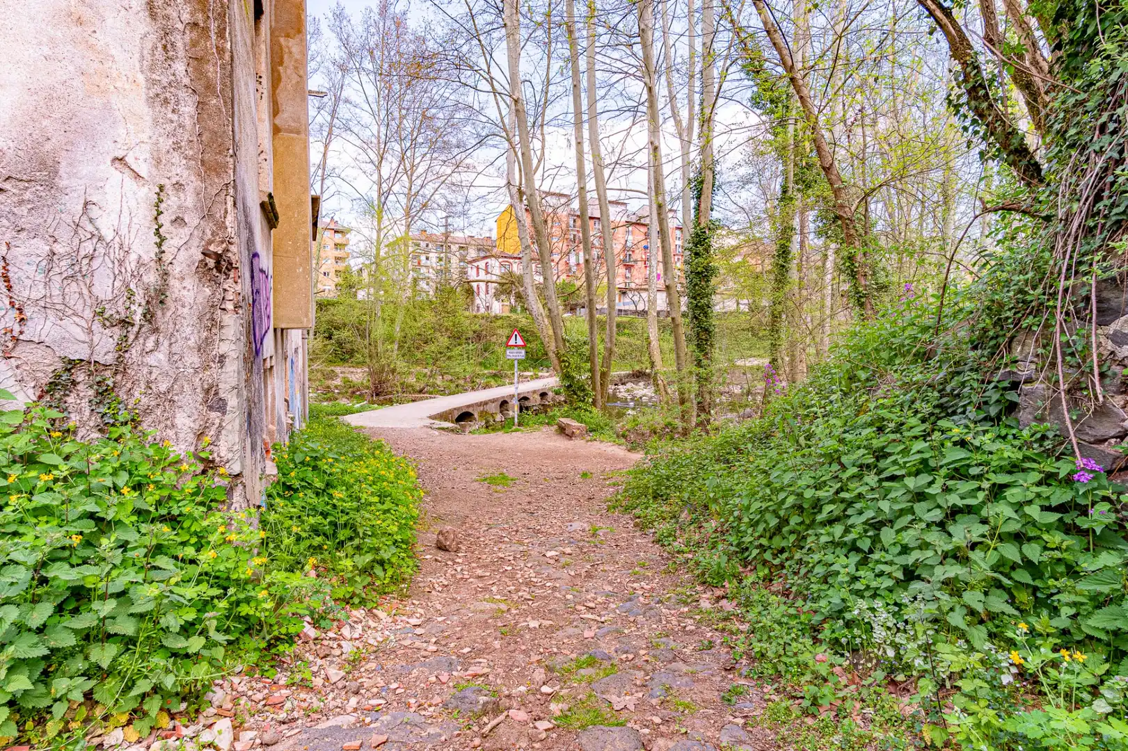 Außenansicht von Country house zum Verkauf in Olot mit Privatgarten, Terrasse und Alarm