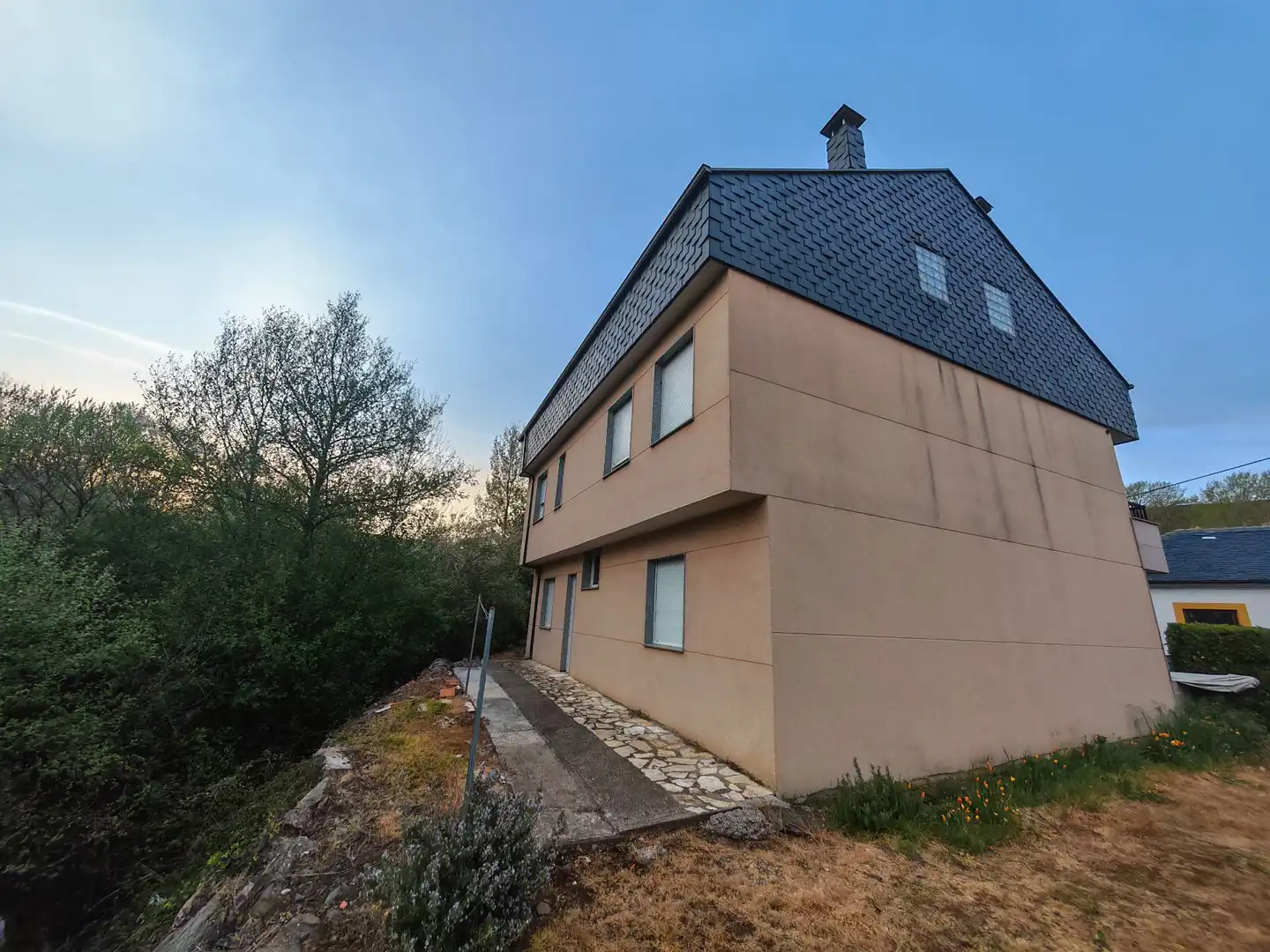 Vista exterior de Casa o chalet en venta en Villagatón con Jardín privado y Terraza