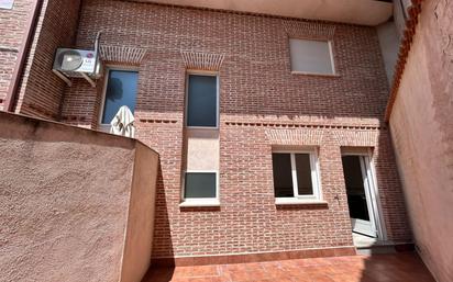 Exterior view of Single-family semi-detached for sale in Méntrida