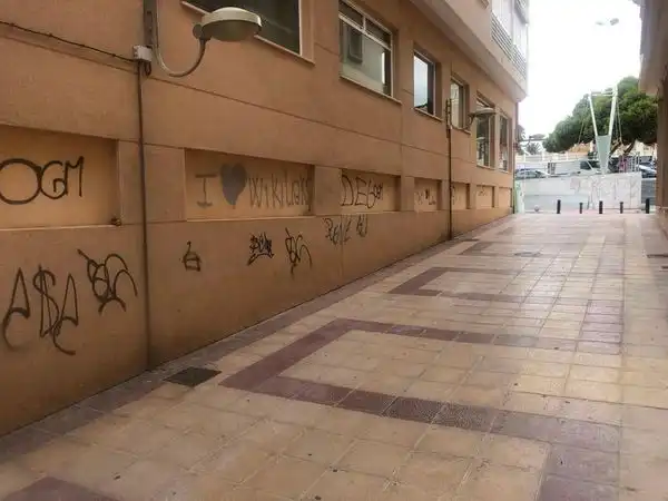 Vista exterior de Local en venta en El Campello con Terraza