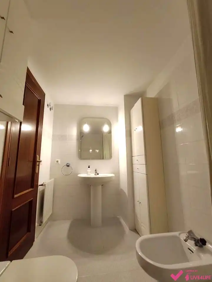 Bathroom of Flat for rent in Valencia  with Air Conditioner, Heating and Furnished
