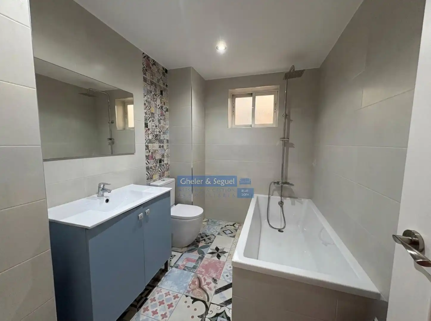 Baño de Piso en venta en Sagunto / Sagunt con Terraza
