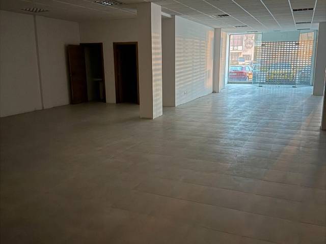 Local comercial en Alquiler en Avenida de Compostela, 47 en Padrón