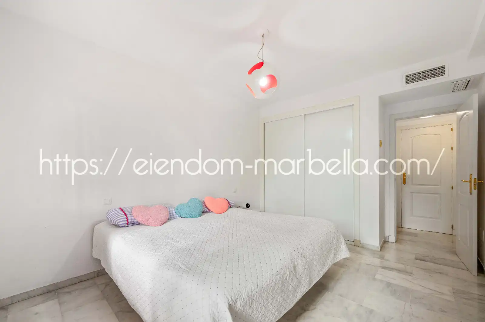 Schlafzimmer von Wohnungen zum Verkauf in Marbella mit Klimaanlage, Terrasse und Möbliert