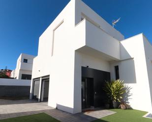 Vista exterior de Casa o xalet en venda en Las Palmas de Gran Canaria amb Jardí privat i Terrassa