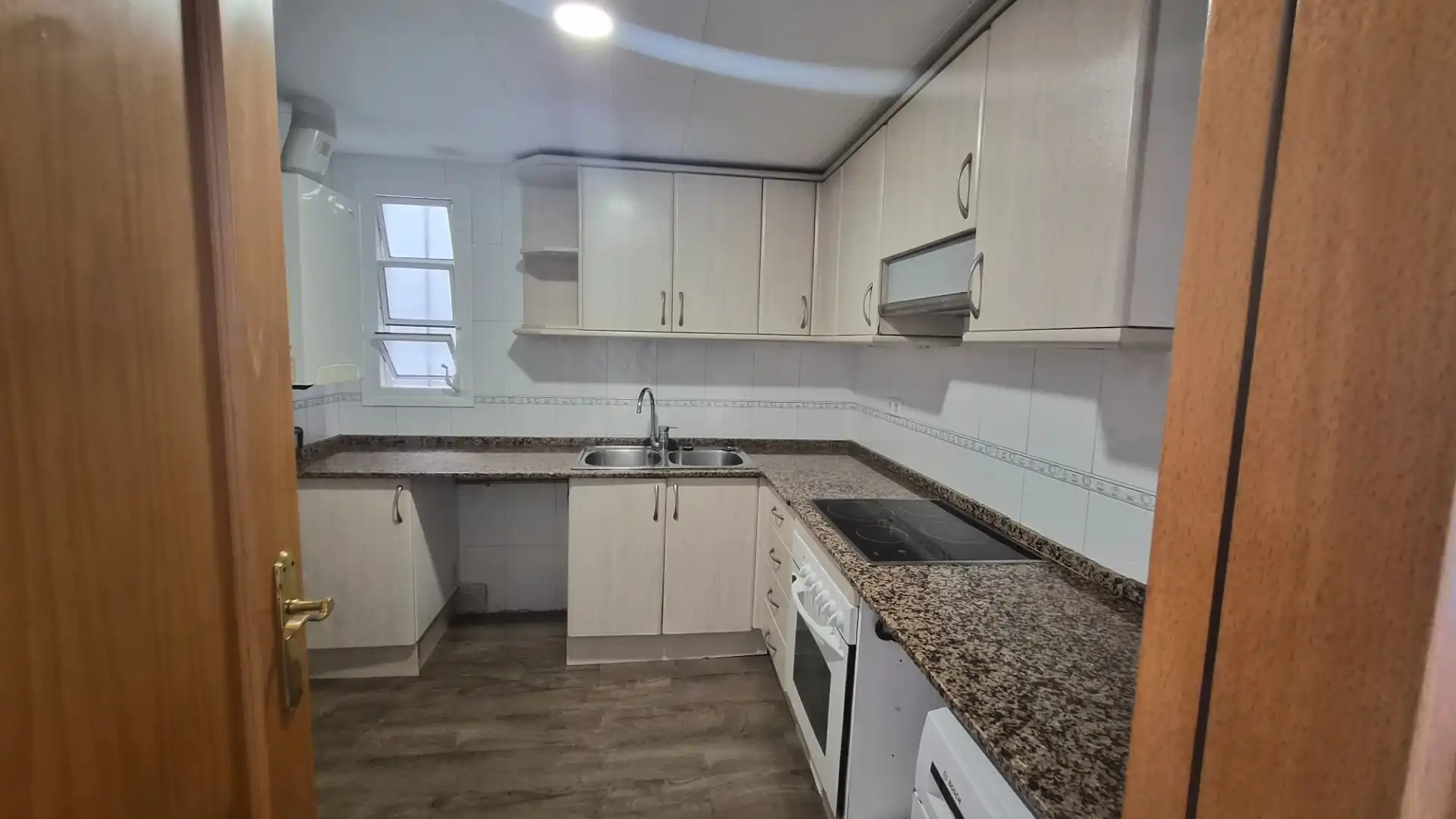Cocina de Piso en venta en Pineda de Mar con Calefacción, Jardín privado y Trastero