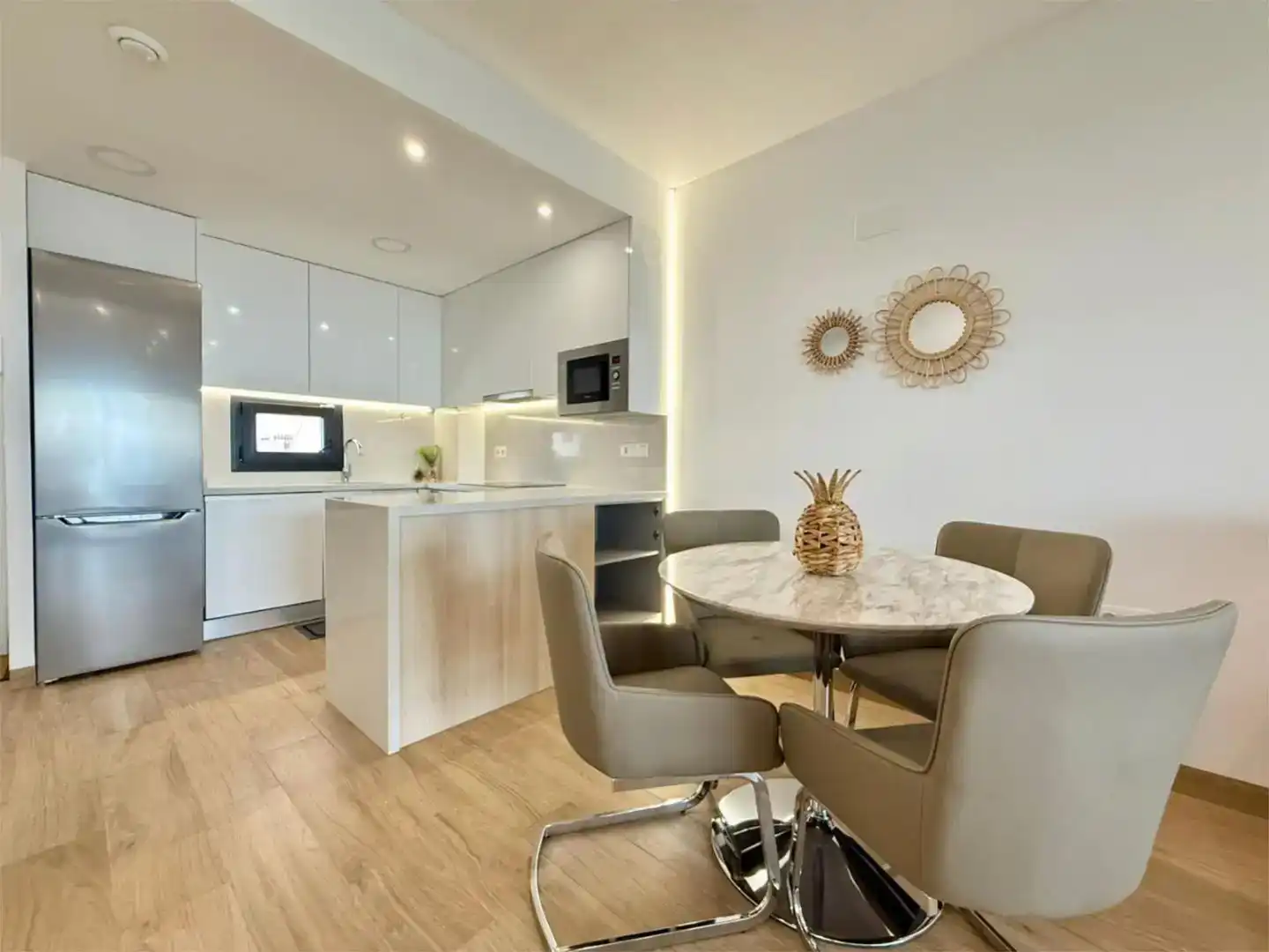 Küche von Wohnung zur Miete in Torrevieja mit Klimaanlage und Schwimmbad