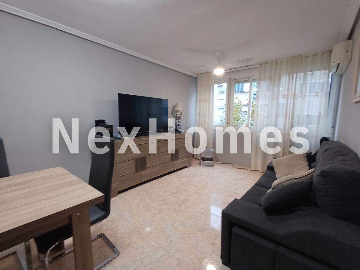 Sala d'estar de Pis en venda en  Madrid Capital amb Calefacció, Moblat i Forn