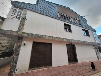 Exterior view of House or chalet for sale in Vigo   with Heating, Private garden and Parquet flooring