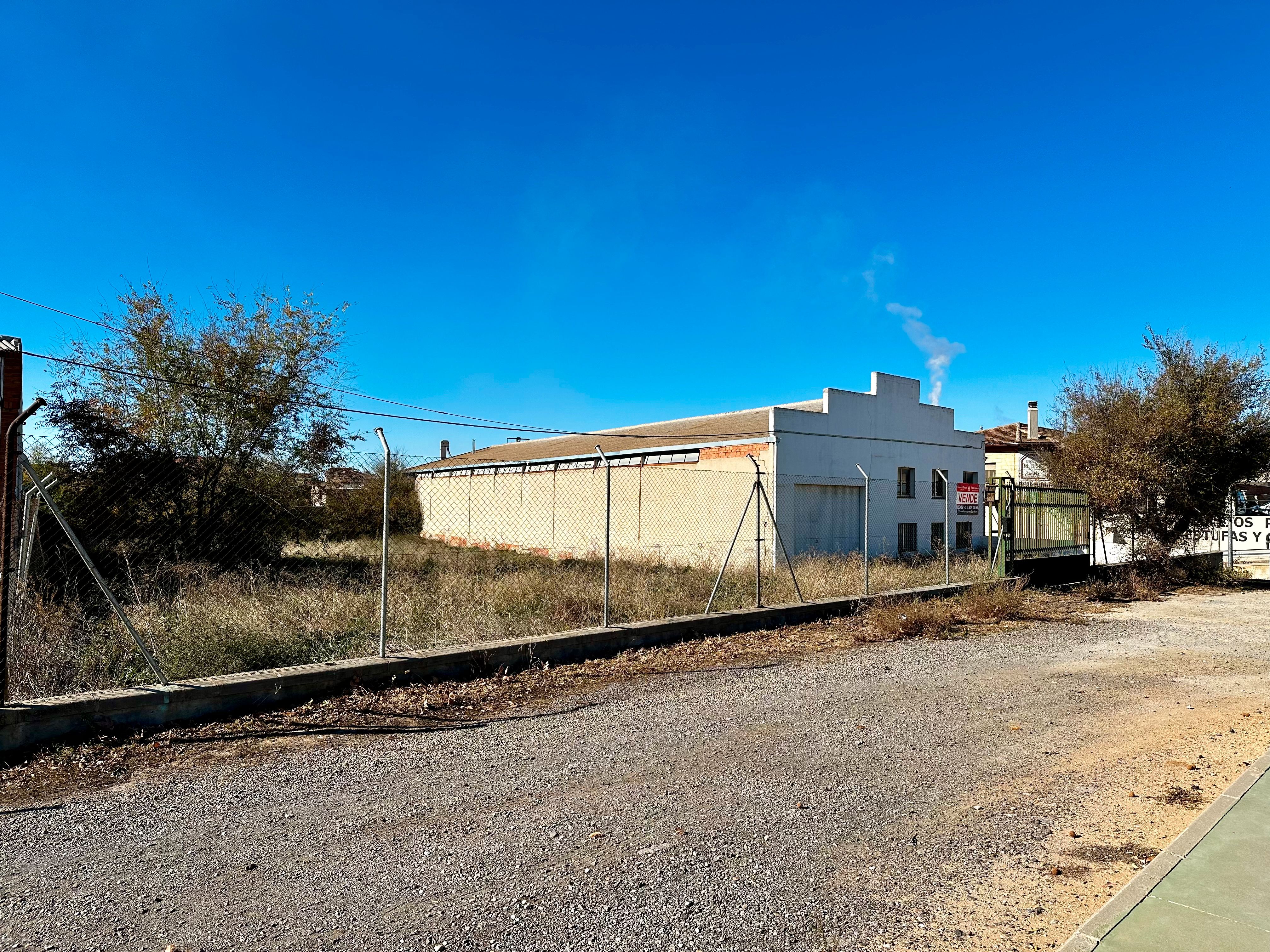 Vista exterior de Nau industrial en venda en Madridejos