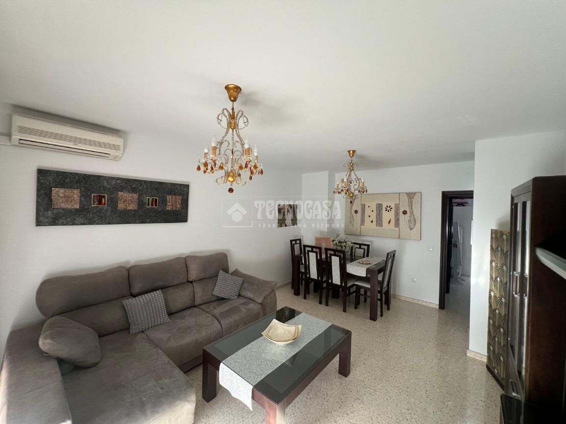 Wohnzimmer von Wohnung zum Verkauf in Utrera mit Klimaanlage, Heizung und Terrasse