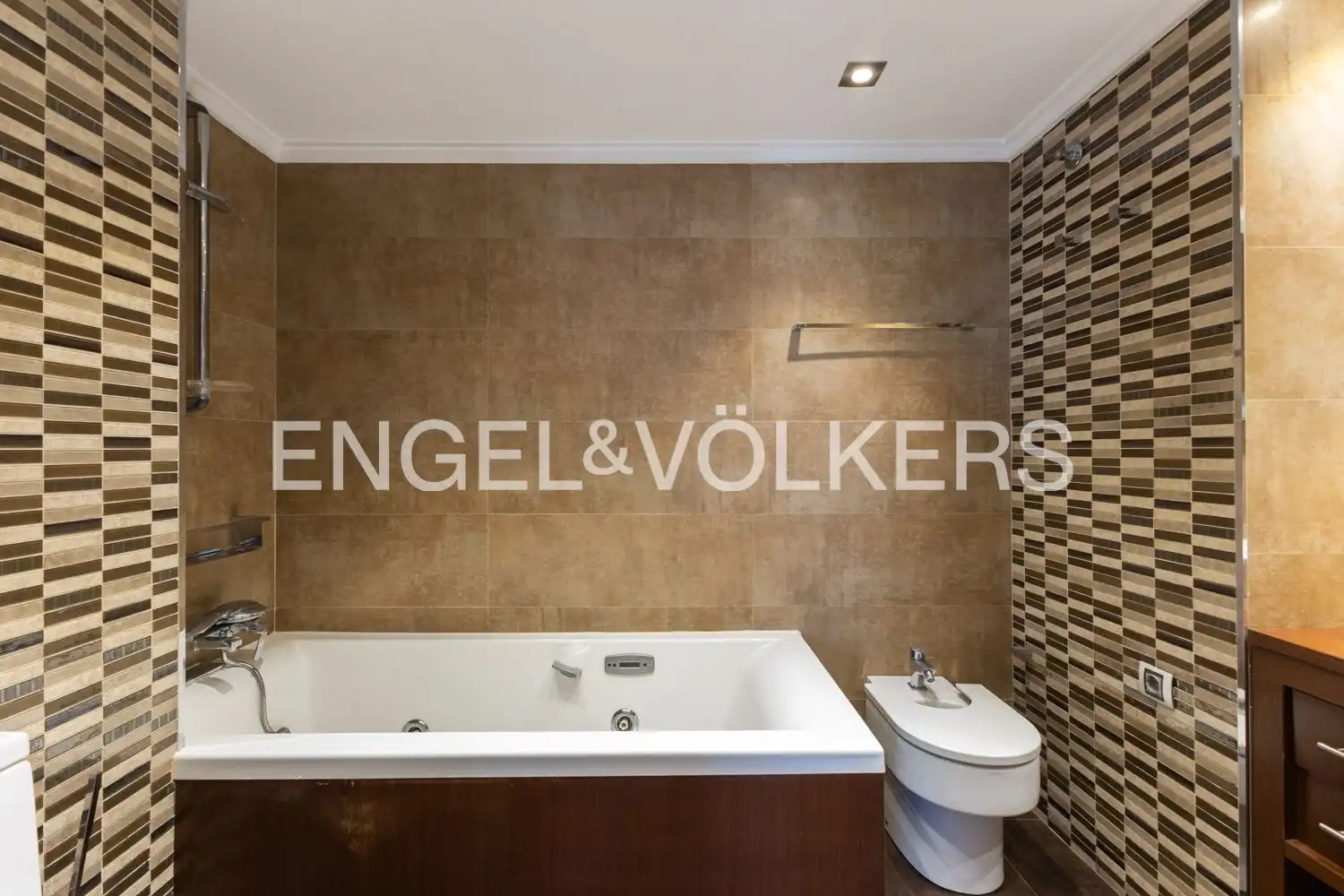 Baño de Piso en venta en Valencia con Aire acondicionado, Calefacción y Parquet