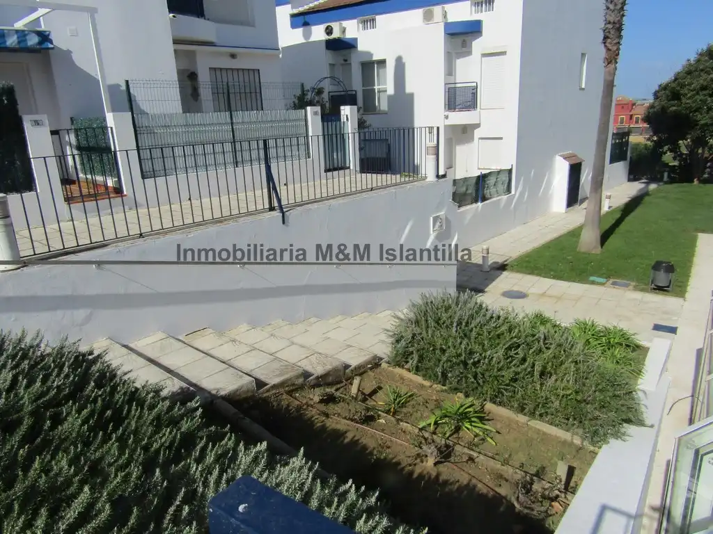 Vista exterior de Casa adosada en venta en Islantilla con Terraza, Trastero y Amueblado