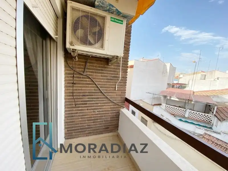 Vista exterior de Pis en venda en Don Benito amb Aire condicionat, Terrassa i Balcó