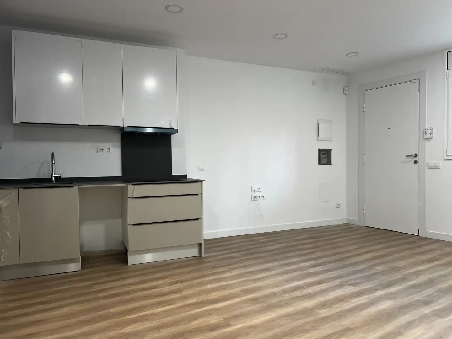 Ground floor for sale in Badalona  with Parquet flooring, Oven and Alarm