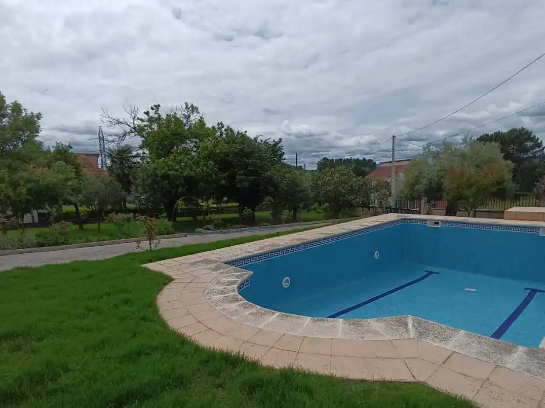 Piscina de Casa o xalet en venda en Ourense Capital  amb Piscina