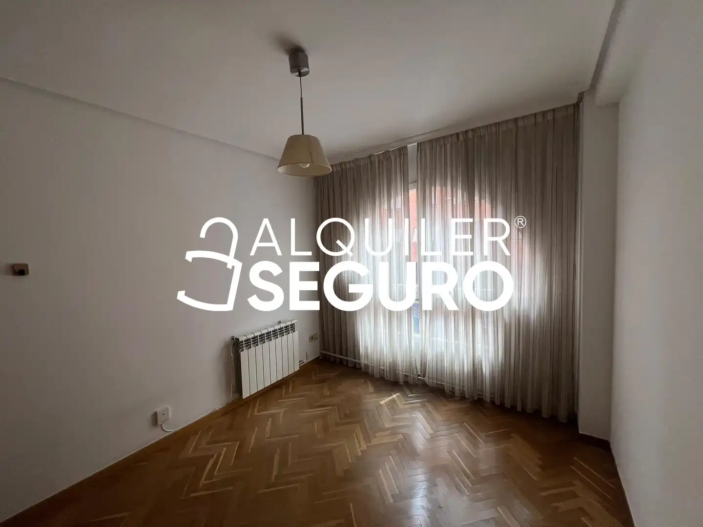 Bedroom of Flat for rent in Madrid  with Air Conditioner, Heating and Swimming Pool